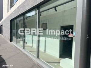 Local commercial 1 633 m²