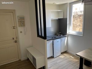Libre au 27.12  proche place Ney T2 meublé