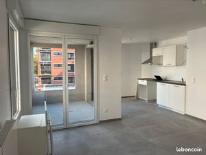 3 pièces- neuf - Centre ville