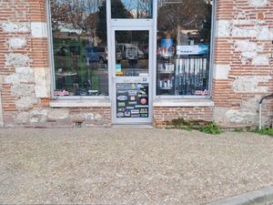 A loué local commercial 75m2 situé 82400 Valence d Agen