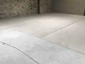 Places de stationnement et box de stockage dans garage