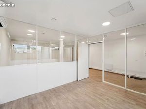 Bureau rénové à louer – 64 m²+ parking