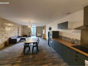 Maison centre du village de Prayssas