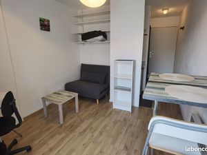 STUDIO MEUBLE RENOVE avec balcon – 100 M ECOLE MANAGEMENT – GARE