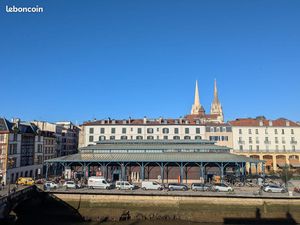 Grand appartement 2 pièces de charme sur les quais de Bayonne - vue exceptionnelle - entiè