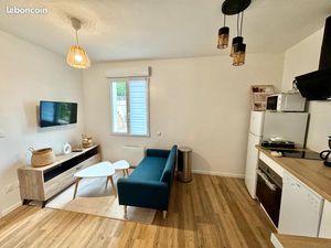 Appartement T2 rénové - Calme  lumineux  10 min centre-ville Saumur à pied