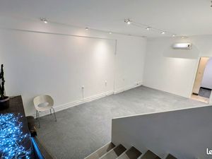 Local 40 m² avec belle vitrine dans rue passante