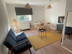 F3 meublé 54m² – Rénové 2022 – Parking + cave – Calme