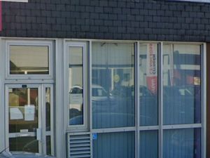 Local 36 m2 - visibilité maximale Bd de Montréal LA FLECHE