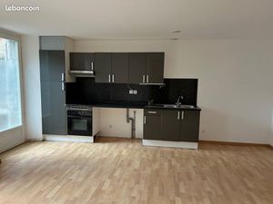 T3 en RDC  cour + jardin + local 10m2