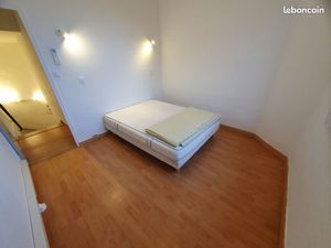 Petite maison avec exterieur meublé