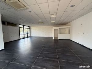 Bureau 120 m²