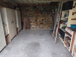 Garage / Local de stockage – cour intérieure