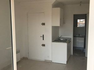 Loue appartement avec balcon et parking