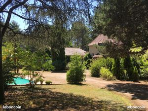 Maison de Plain pied avec tour Piscine Panneaux Solaires Clim - Maison dans un Environneme