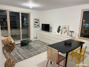 Magnifique T3 meublé neuf – DPE A – Balcon 15 m² – Proche lac & commerces