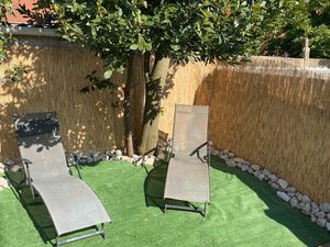 Maison meublée rénovée avec extérieur – centre-ville