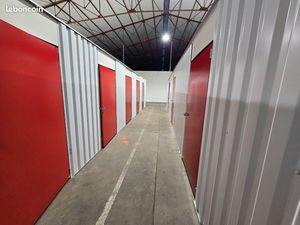 Box self-stockage garde meuble garage