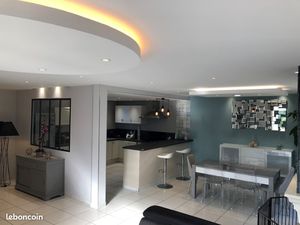 EXCLUSIVITÉ – Maison familiale rénovée avec grand terrain paysager et sous-sol complet – M