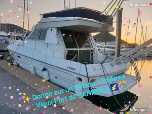 Exceptionnel Bateau à Quai Cannes Vieux-Port