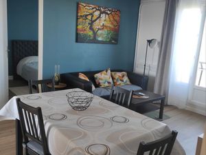 T4 meublé  traversant  3ch   calme au dernier étage 7/7 Métro D à 2mn à pied   parking