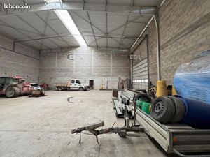 Local industriel 800 m²