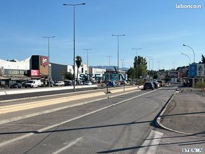 Local commercial 300 m²