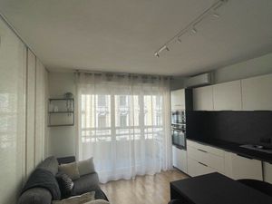 Métro gratte-ciel – Villeurbanne – Rue Paul Verlaine – Beau T1 bis NEUF meublé avec balcon