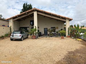 Grande maison dans la campagne