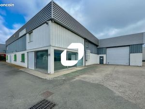 Local industriel 1 373 m²