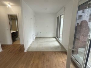 2 pieces neuf intégralement meublé et équipé de 37 m2 avec 3 terrasses de 18m2 au total  M