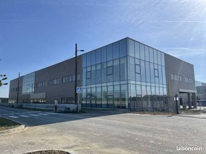 Local industriel 3 581 m²