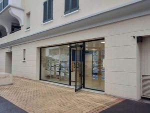 Local commercial 100 m2 Foch