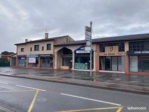 Local commercial fort passage St Alban