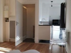 Studio idéalement situé en centre ville de La Roche/Yon  à louer meublé