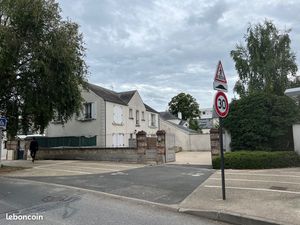 Location Studio RDC dans maison quartier très calme Montigny Village