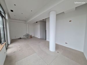 EMPLACEMENT D’EXCEPTION – LOCAL COMMERCIAL 110 m² – AXE N20 – LA VILLE-DU-BOIS