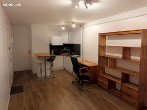 Studio meublé 29 m2  495 euros Charges Comprises