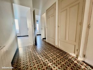 Immeuble composé de 2 logements 2 terrasses plus jardin et garage