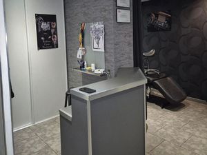 Local commercial et appartement F1