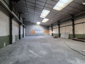 Local 332 m² Sèvremoine