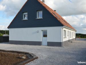 Maison neuve à la campagne