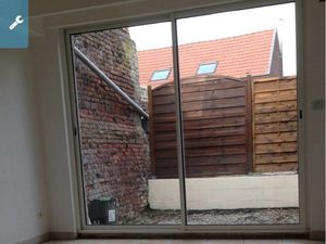 Appartement à louer somain 1 chambre 1 bureau 1 cour 1 stationnement sur terrain fermé