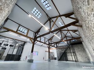 Local industriel 1 368 m²