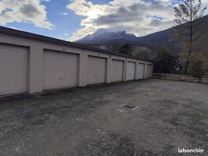 Garage avec électricité
