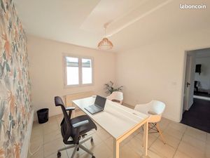 Bureau privatif meublé