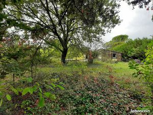 Terrain constructible Saint Quentin la Poterie