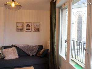 Charmant Studio (avec 2 pièces) avec balcon et vue sur la cathédrale