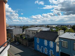 Appartement atypique de 120 m² – Vue mer imprenable – 4 pièces – Garage – Charme de l’anci