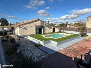 Maison en pierre rénovée avec piscine – Garage  dépendances & calme total dans les vignes